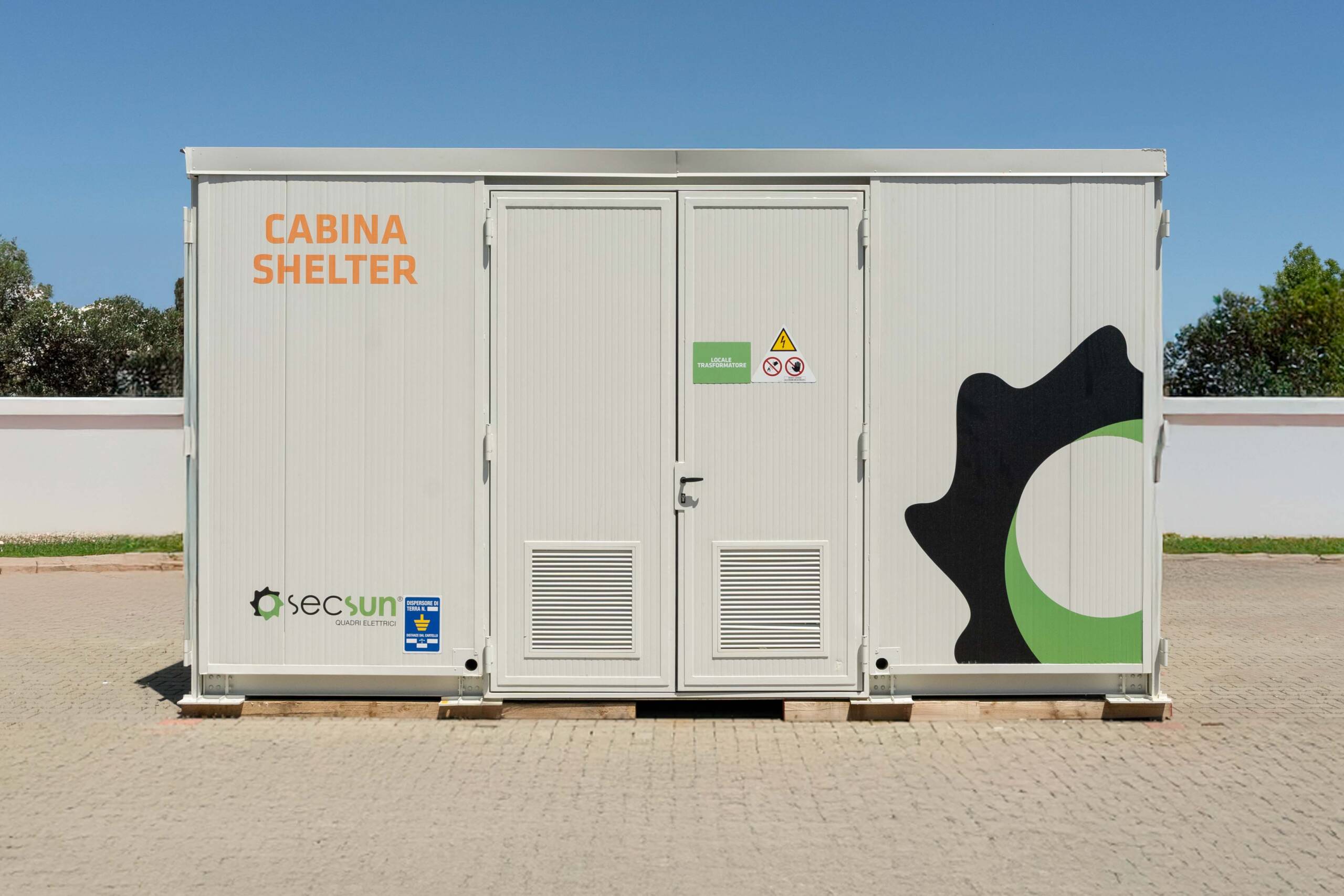 Cabina elettrica shelter secsun di colore grigio