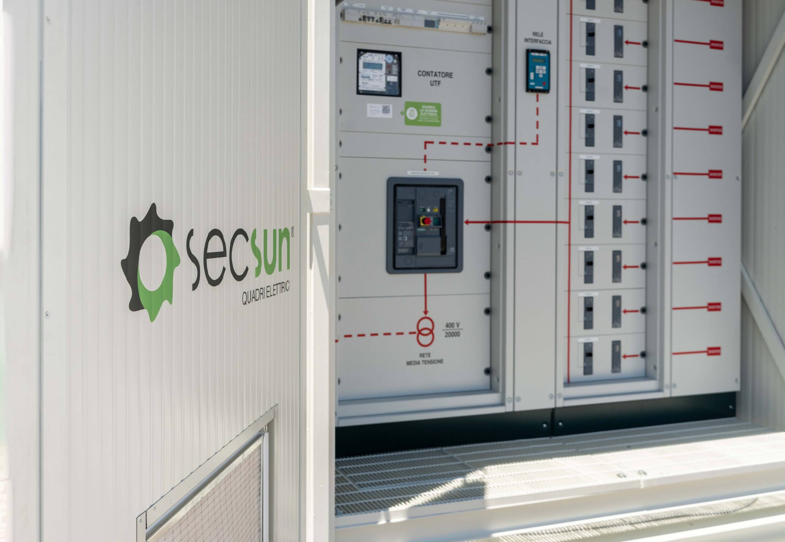 Cabina elettrica shelter secsun di colore grigio